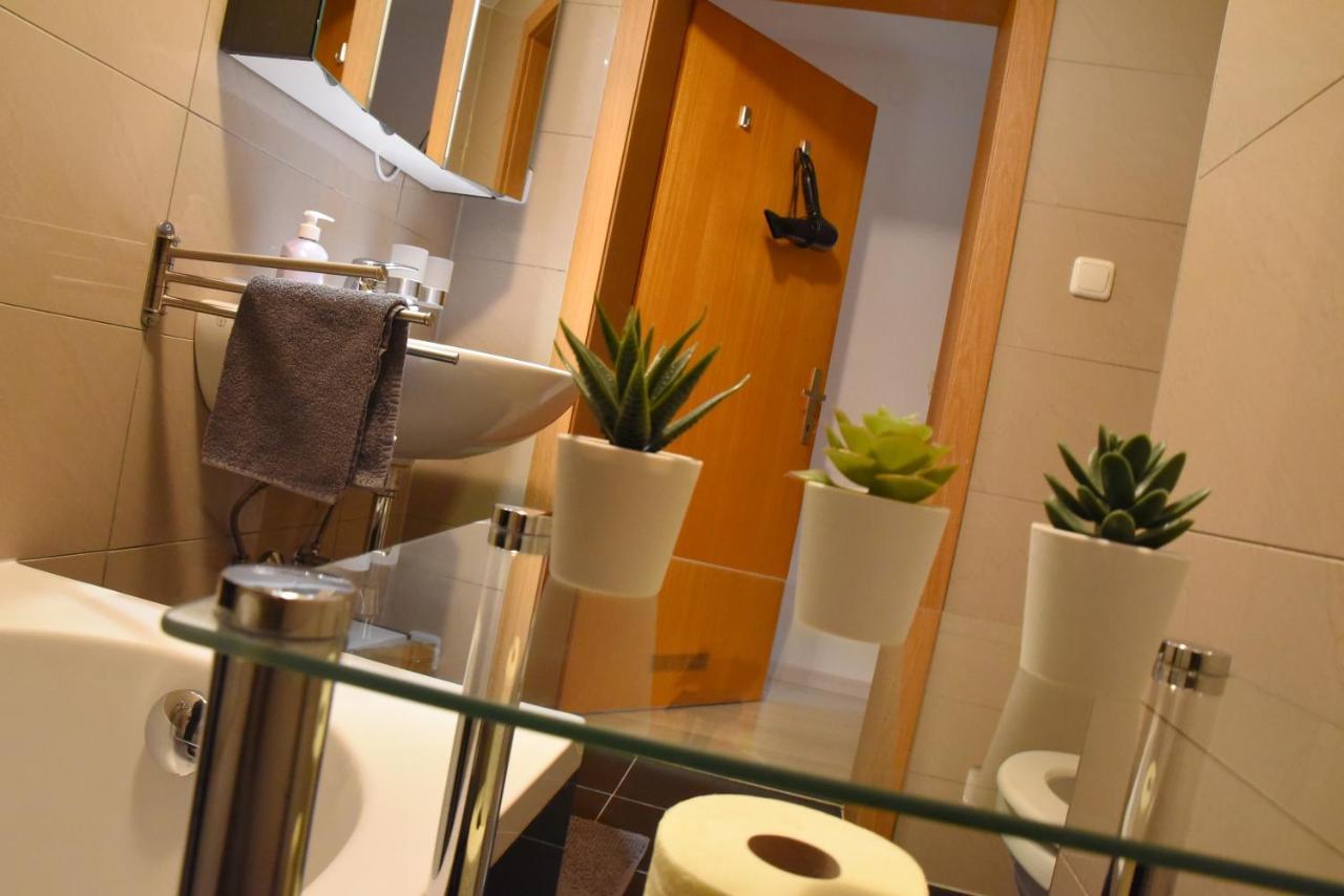 דירות וואנגל 80 M2 Haushaelfte, 3 Zimmer, Parkplaetze, Bis 6 Pers מראה חיצוני תמונה